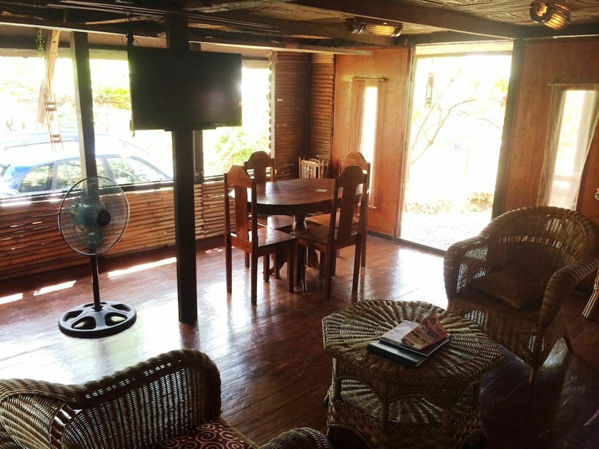 The Village House Puerto Princesa Bagian luar foto