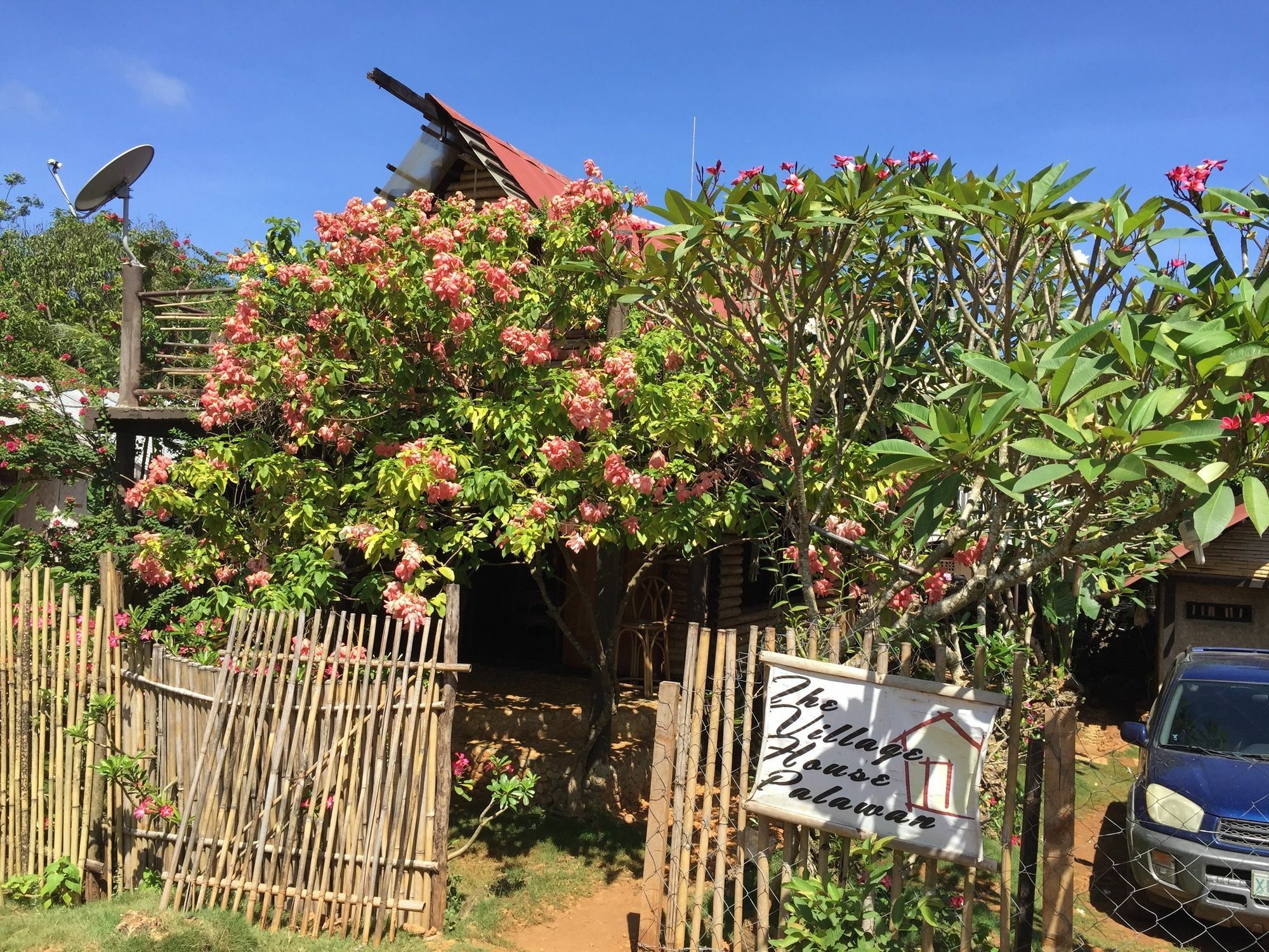 The Village House Puerto Princesa Bagian luar foto